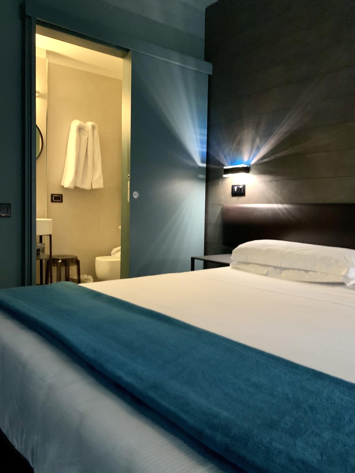 Globus Urban Hotel Флоренция Екстериор снимка