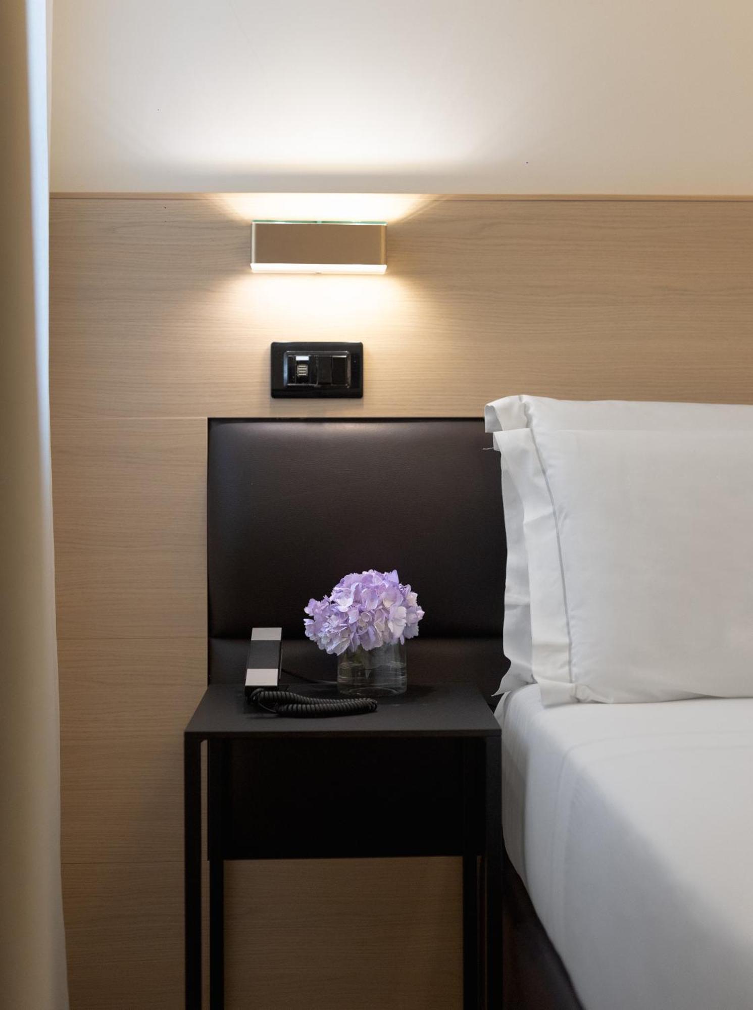Globus Urban Hotel Флоренция Екстериор снимка