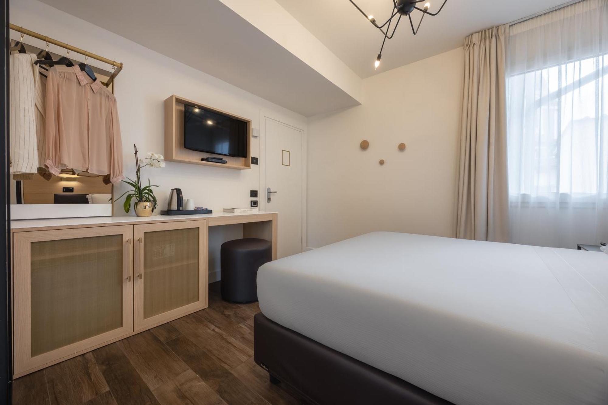 Globus Urban Hotel Флоренция Екстериор снимка