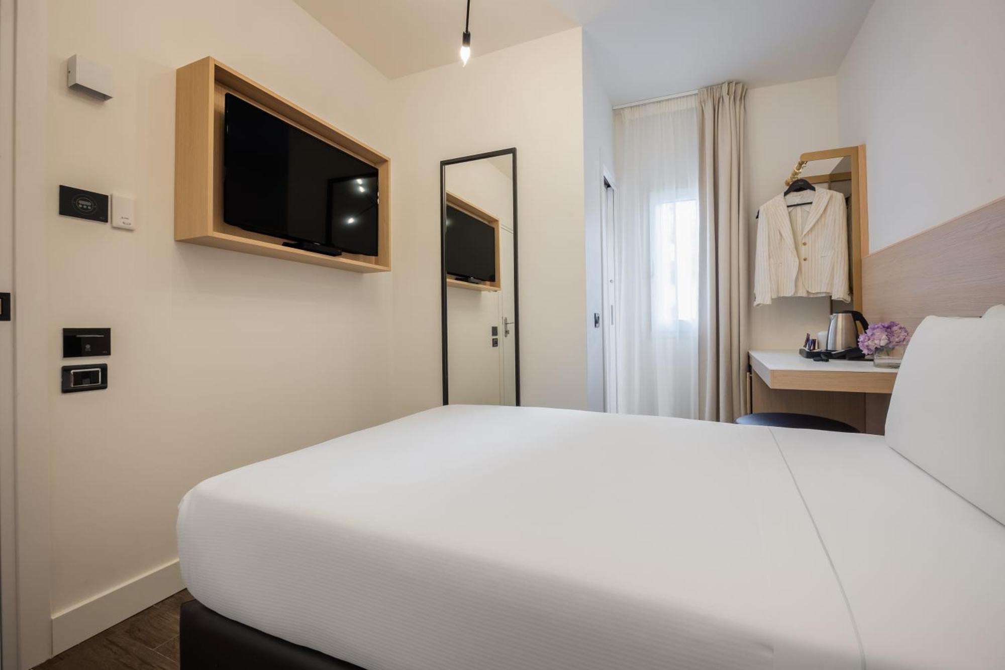 Globus Urban Hotel Флоренция Екстериор снимка